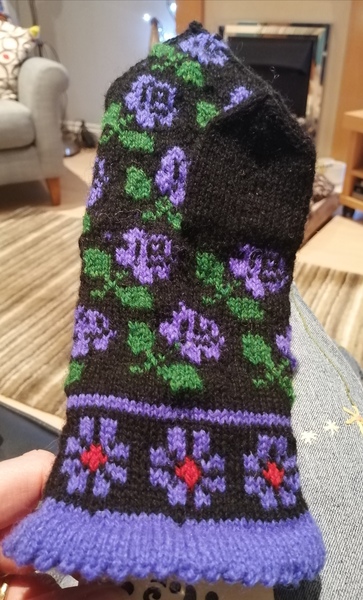 Any sewing aficionados? I need a stitch and bitch...