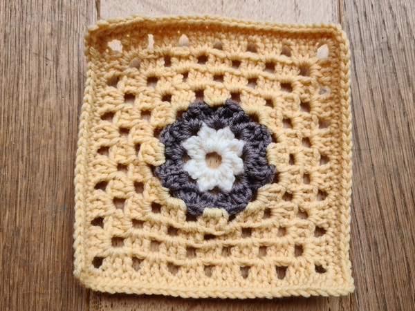 Woolly Hugs. A Blanket for the very lovely UtterlyEthereal. Crafters and donors, we need your help.