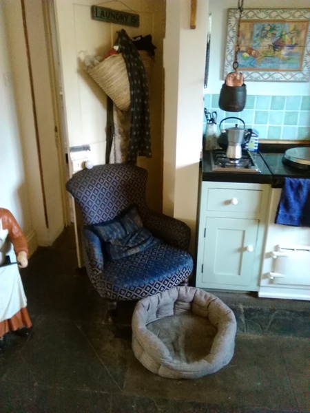 AIBU to want a sofa in the kitchen!?