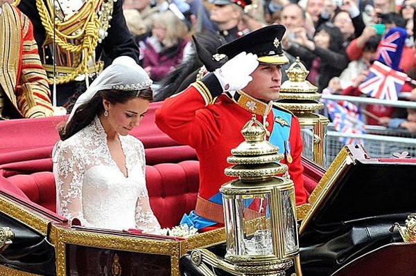 Royal Style - more tiaras please for 2021 (maybe no more crocs)