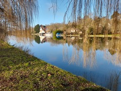Live along the River Thames