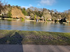Live along the River Thames