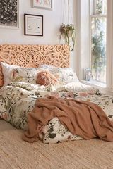 Please help someone with no taste sort my bedroom