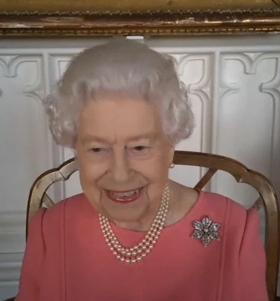 Royal Style - more tiaras please for 2021 (maybe no more crocs)