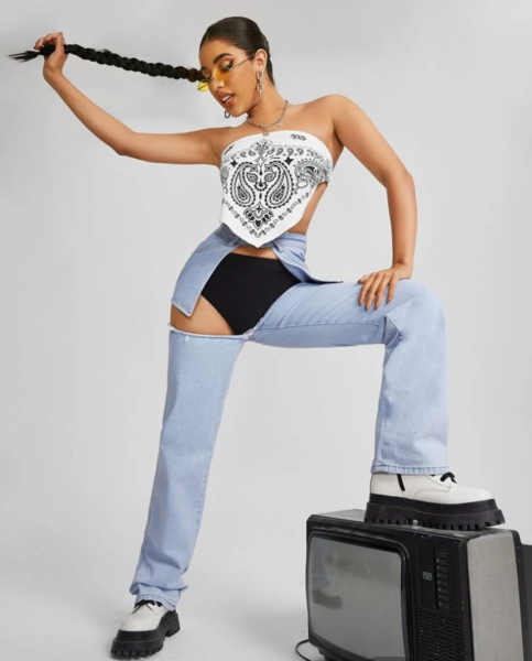 Have you always wanted to wear a pair of jeans while simultaneously displaying your pants? Well step this way!