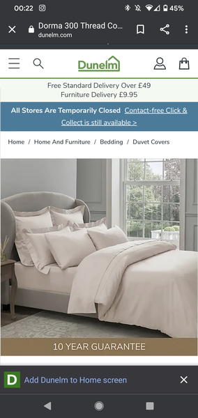 Floral wallpaper in bedroom - plain duvet?