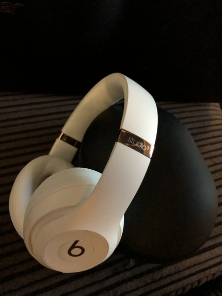 If you have really comfortable wireless over the head headphones please tell me!