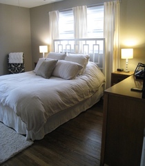 Small bedroom - wardrobes...over the bed or small gap at the end of the bed?