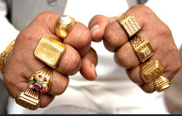 aibu to suggest signet ring (dh's family) is a bit ...
