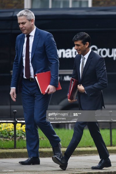 Dishy Rishi is only 5ft5 !!