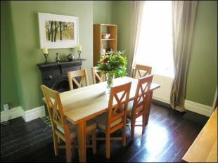 How to arrange furniture in a Victorian terrace dining room