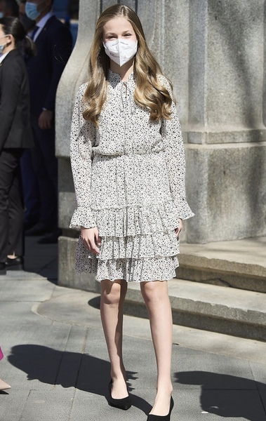 Royal Style - more tiaras please for 2021 (maybe no more crocs)