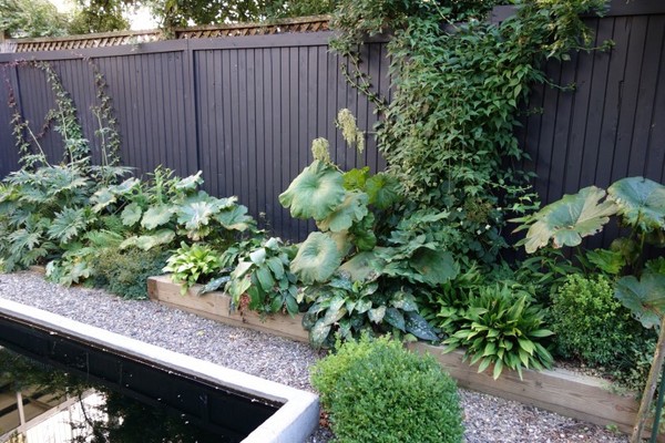 Painting an already painted garden fence