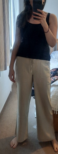 Can anyone find me some really nice linen trousers? Not drawstring!