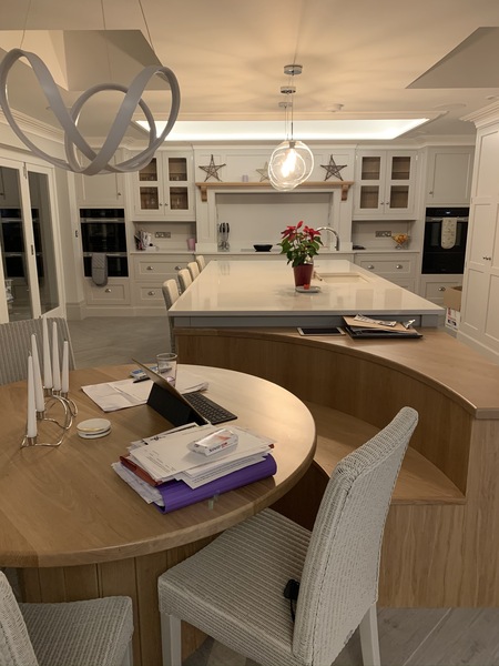 Help please. Big kitchen WITHOUT an island?