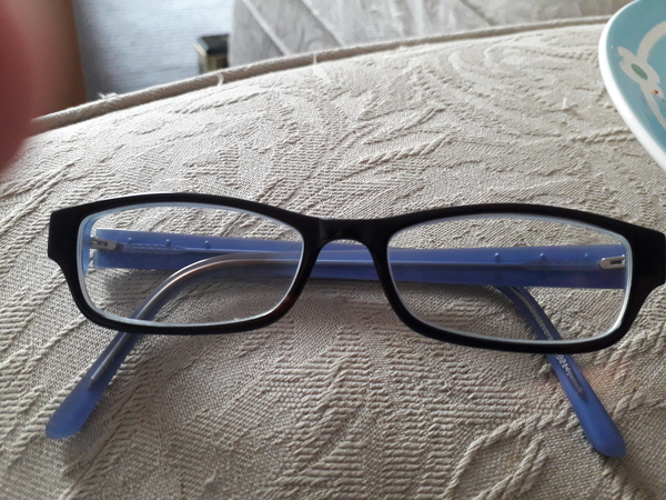 Finding the right glasses with strong eyebrows