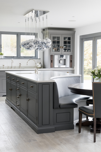 Help please. Big kitchen WITHOUT an island?