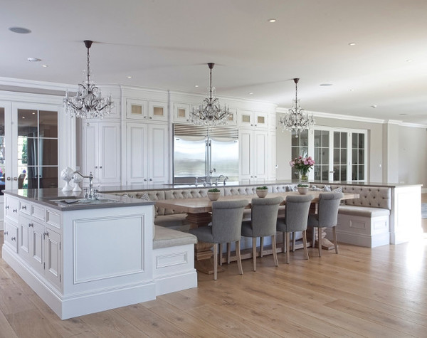 Help please. Big kitchen WITHOUT an island?