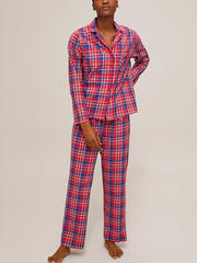 Shopping in pyjamas