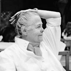 Les Parisiennes des Mamansnet: "You gotta have style. It helps you get down the stairs." - Diana Vreeland