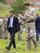Dishy Rishi is only 5ft5 !!