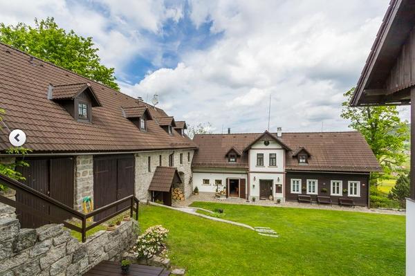 To want a really small wedding? Cheap but fun ideas please!!