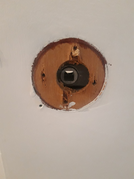 How to fix this door handle/joiner needed?