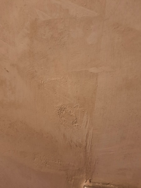 ...to complain to our plasterer for this work? *pics included*