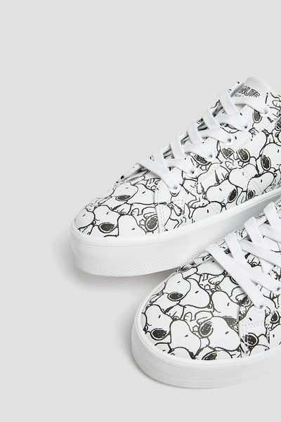 What trainers are you wearing?