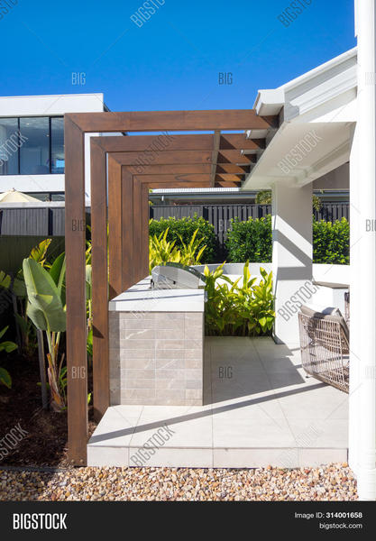 Pergola or no?