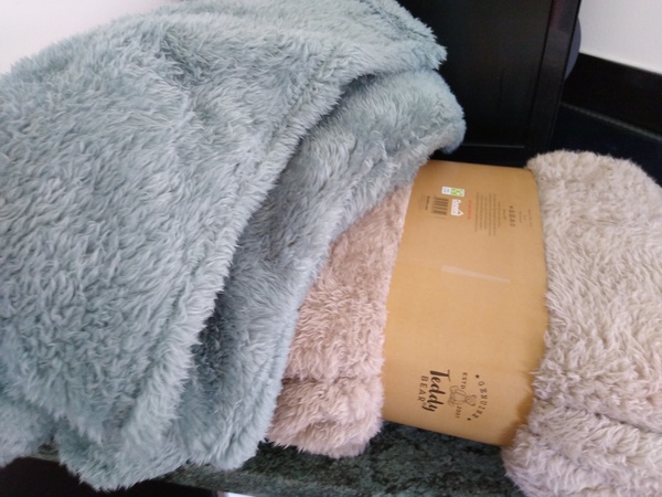 What colour cushions/rug