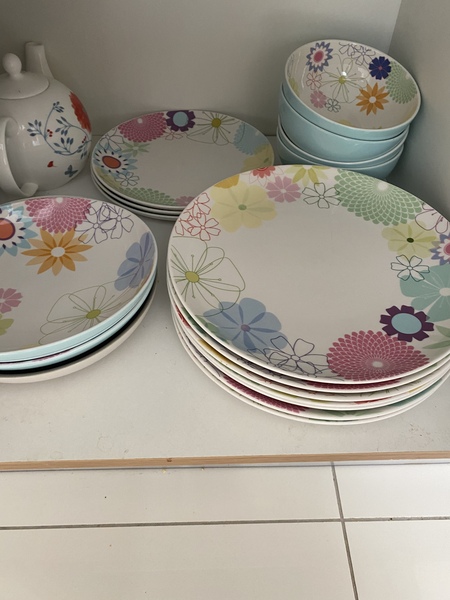 Help me find this dinner set