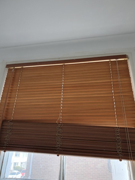 Can we fit a curtain rod to this window?