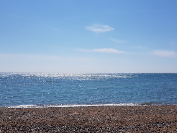If you live at the seaside, do you go to the beach often..?
