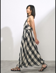 Les Parisiennes des Mamansnet: For the Love of Well Dressed Women in Repose