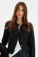 To say that cardigans always look frumpy?