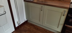 Skirting boards over kitchen plinths