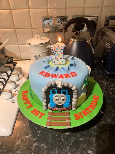 AIBU to think I could make a cake this - never done decorating before