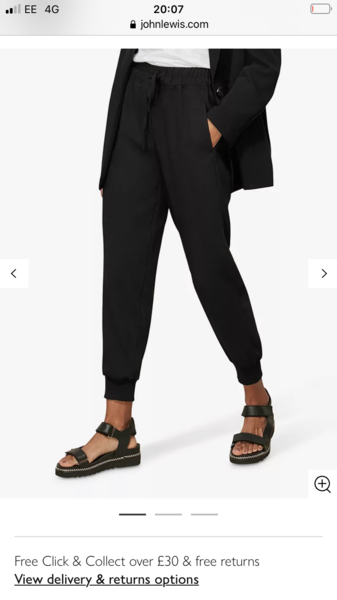 Summer trousers that are tapered at the ankle