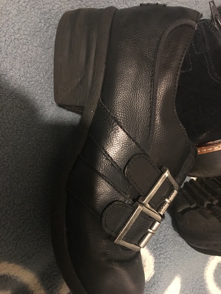 Could anyone help me choose footwear for first riding lesson?