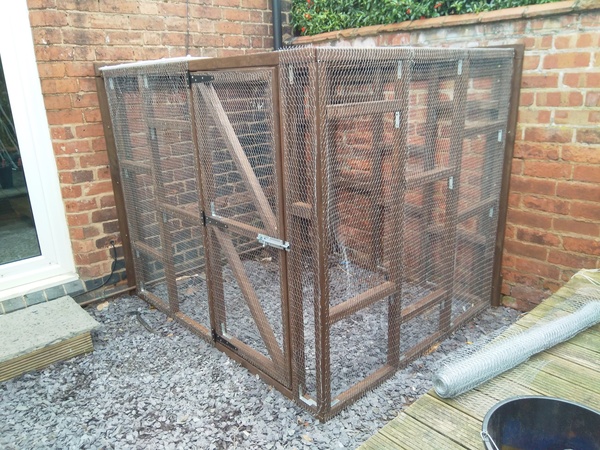Cat fencing / enclosure