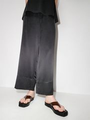 Les Parisiennes des Mamansnet: For the Love of Well Dressed Women in Repose