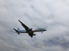 heathrow, can you see the planes on the runway if you aren't flying?