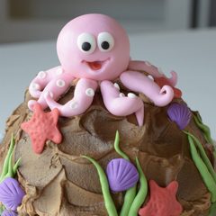 AIBU to think I could make a cake this - never done decorating before