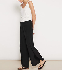 Les Parisiennes des Mamansnet: For the Love of Well Dressed Women in Repose