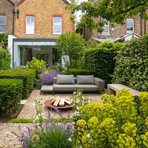 Big garden vs. large public green space (woods + playing field) on doorstep