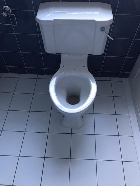 Malicious behaviour of vendor - toilet seat removed, fridge and oven shelves taken out😡
