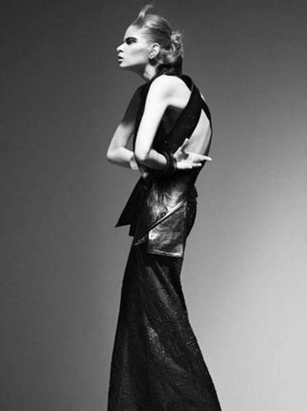 Am I the only person who can't abide that 'stand with one foot forward and heel raised' look?