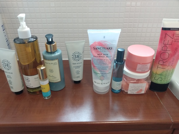Melon/cucumber melon/watermelon fragrances and products