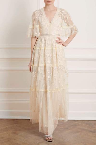 Please help me find some shoes to go with this wedding dress?